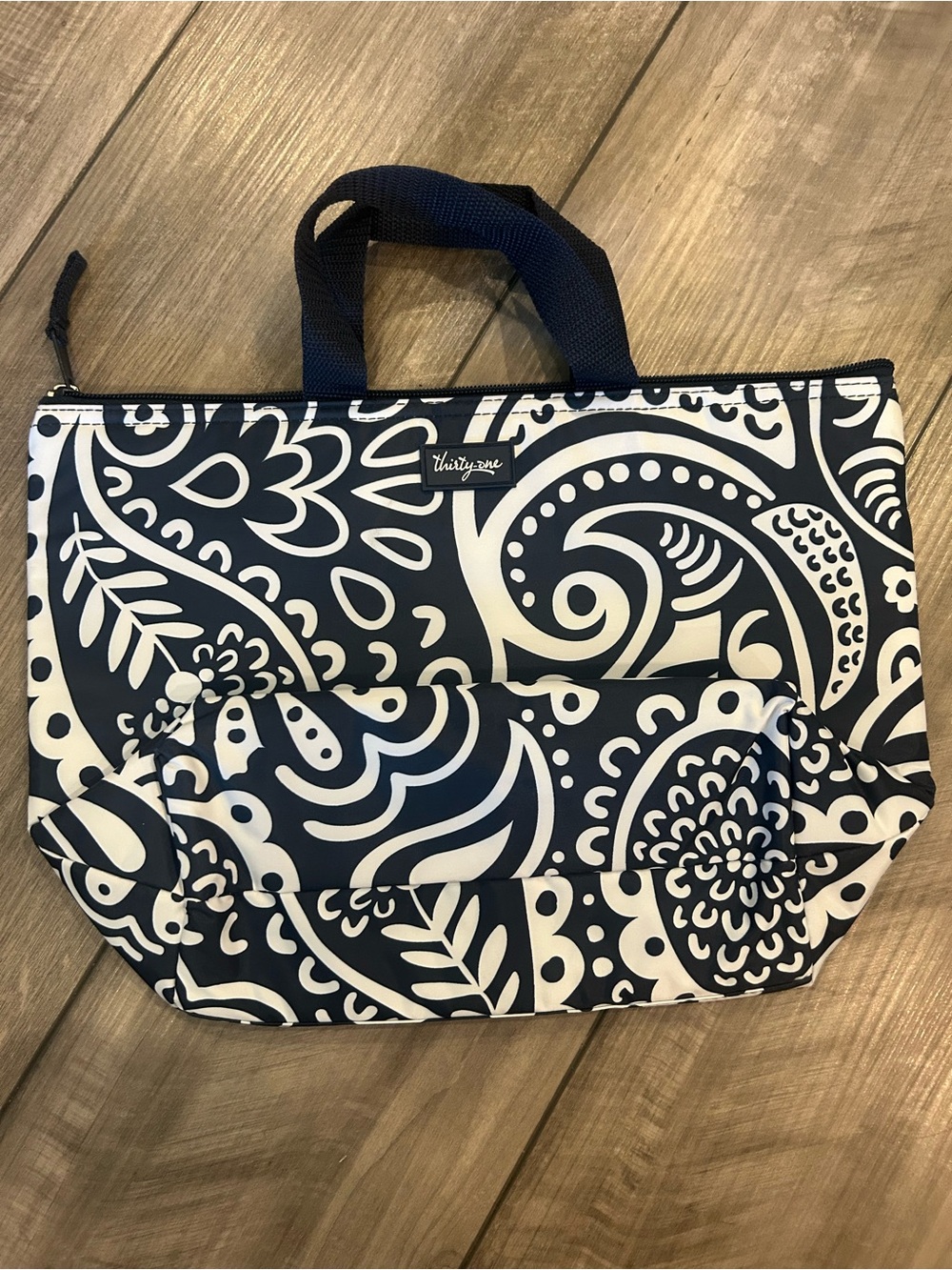 thirty-one Navy and White Paisley Pattern Thermal Tote